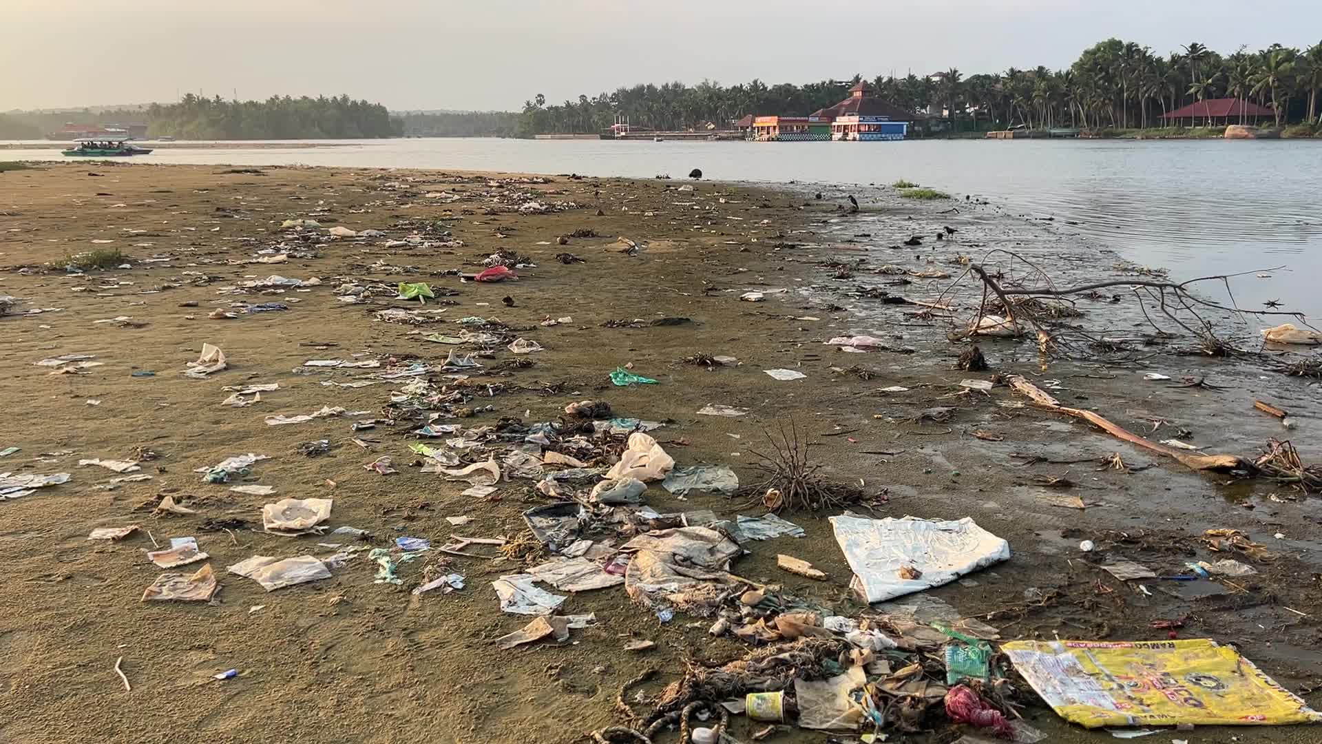 Trash and filth along Paruthiyoor Beach