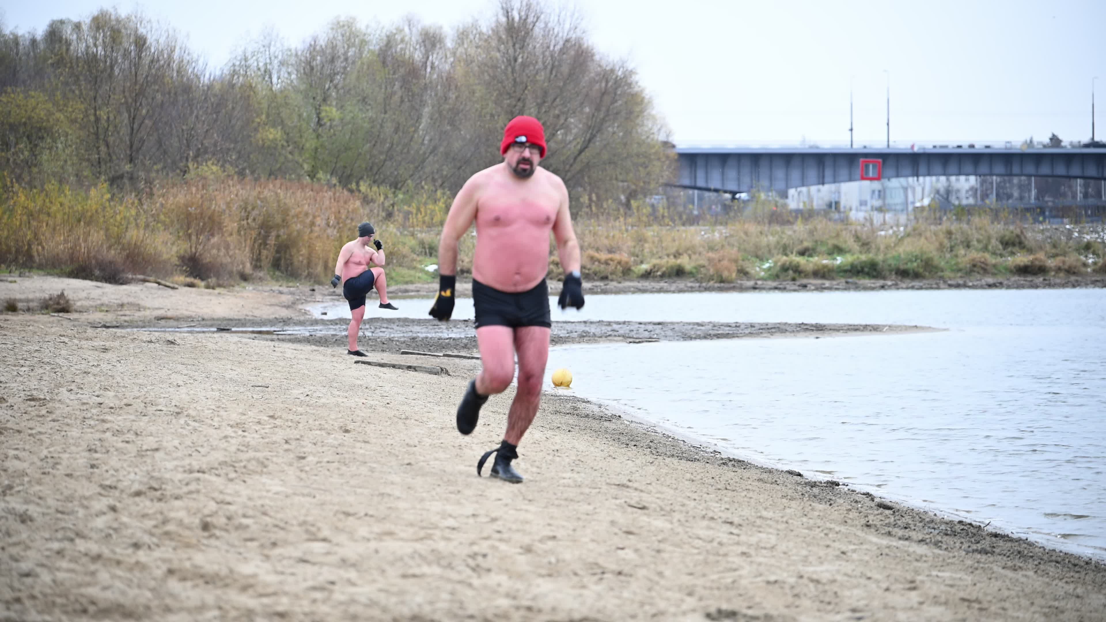 "Walruses" brave cold waters in Warsaw