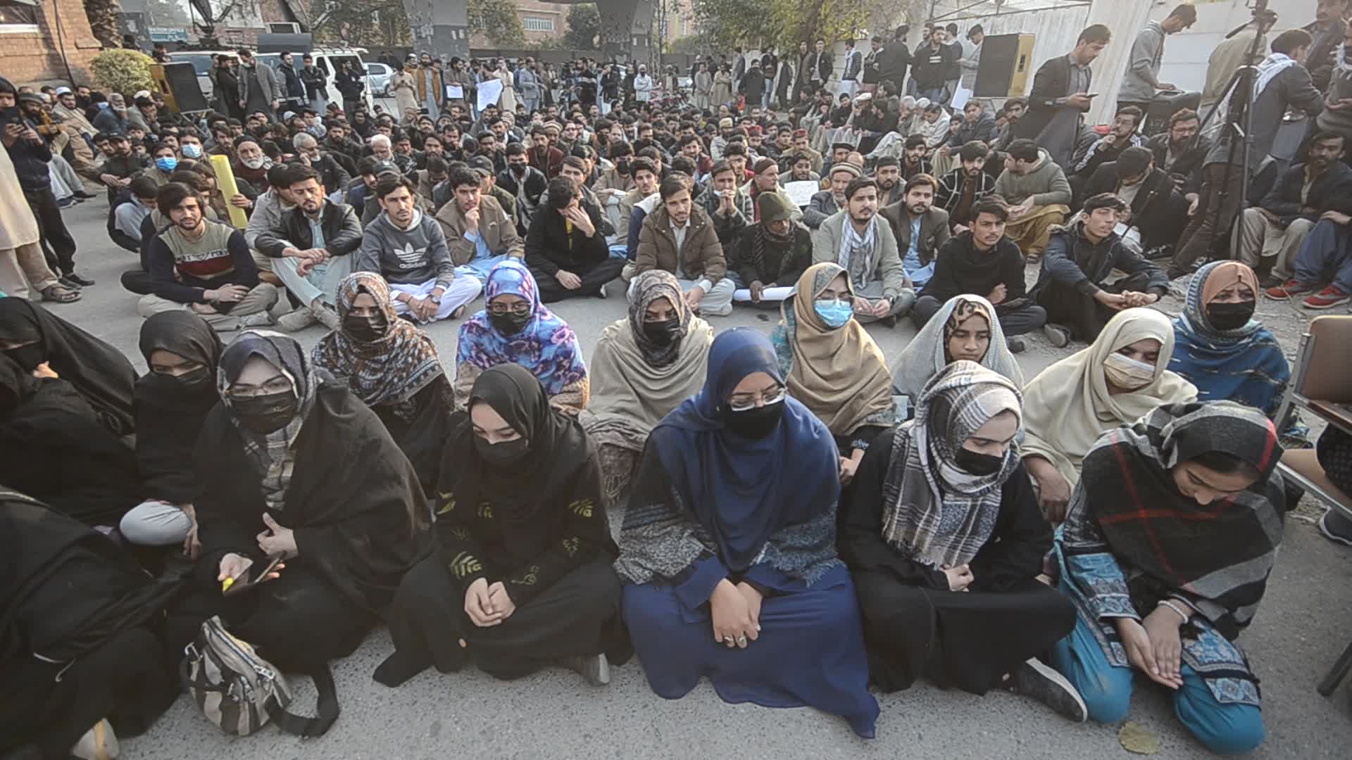 Protest in Peshawar against deteriorating security situation and unrest in Parachinar 