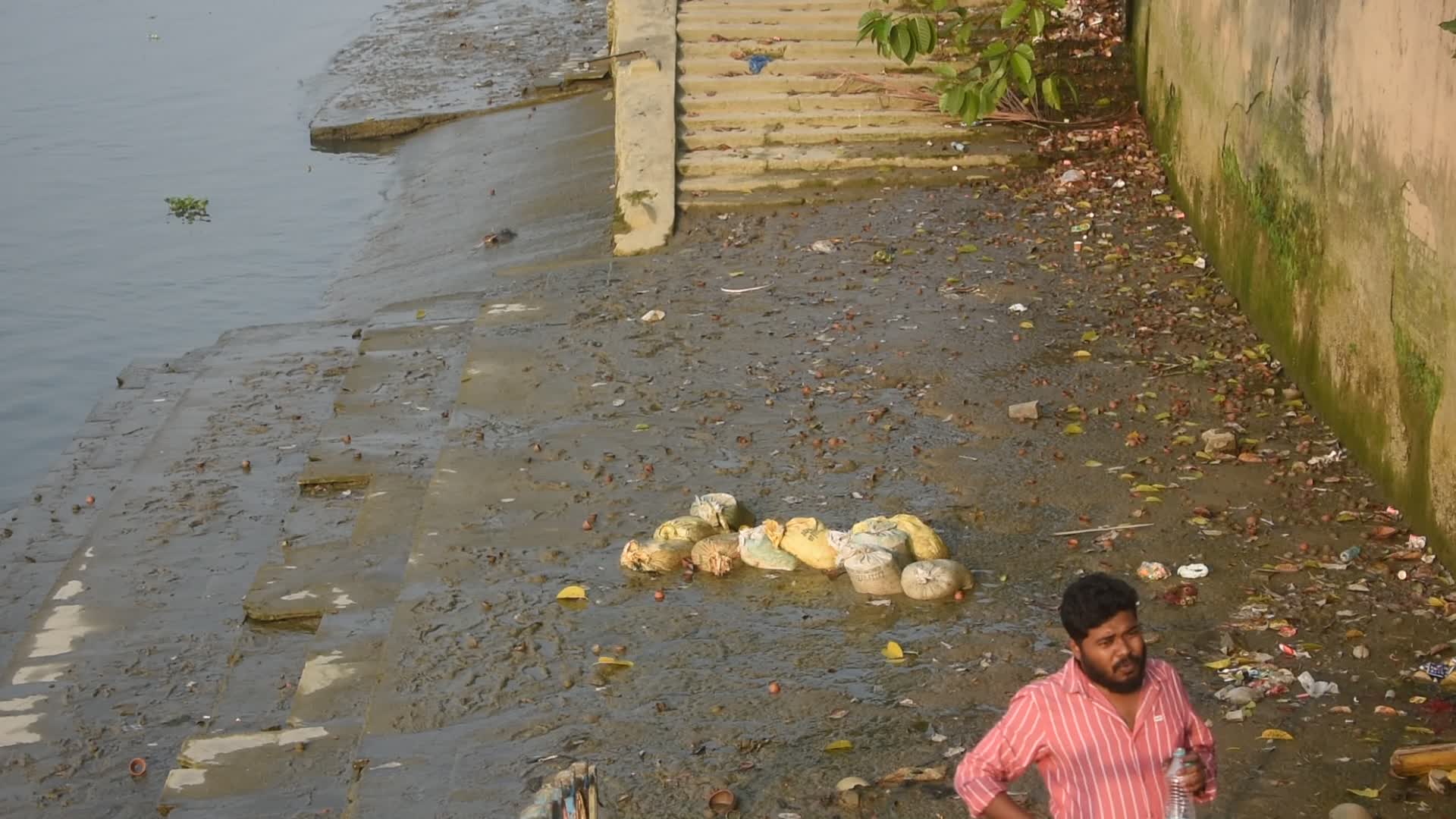 Water pollution on River ganges in Kolkata