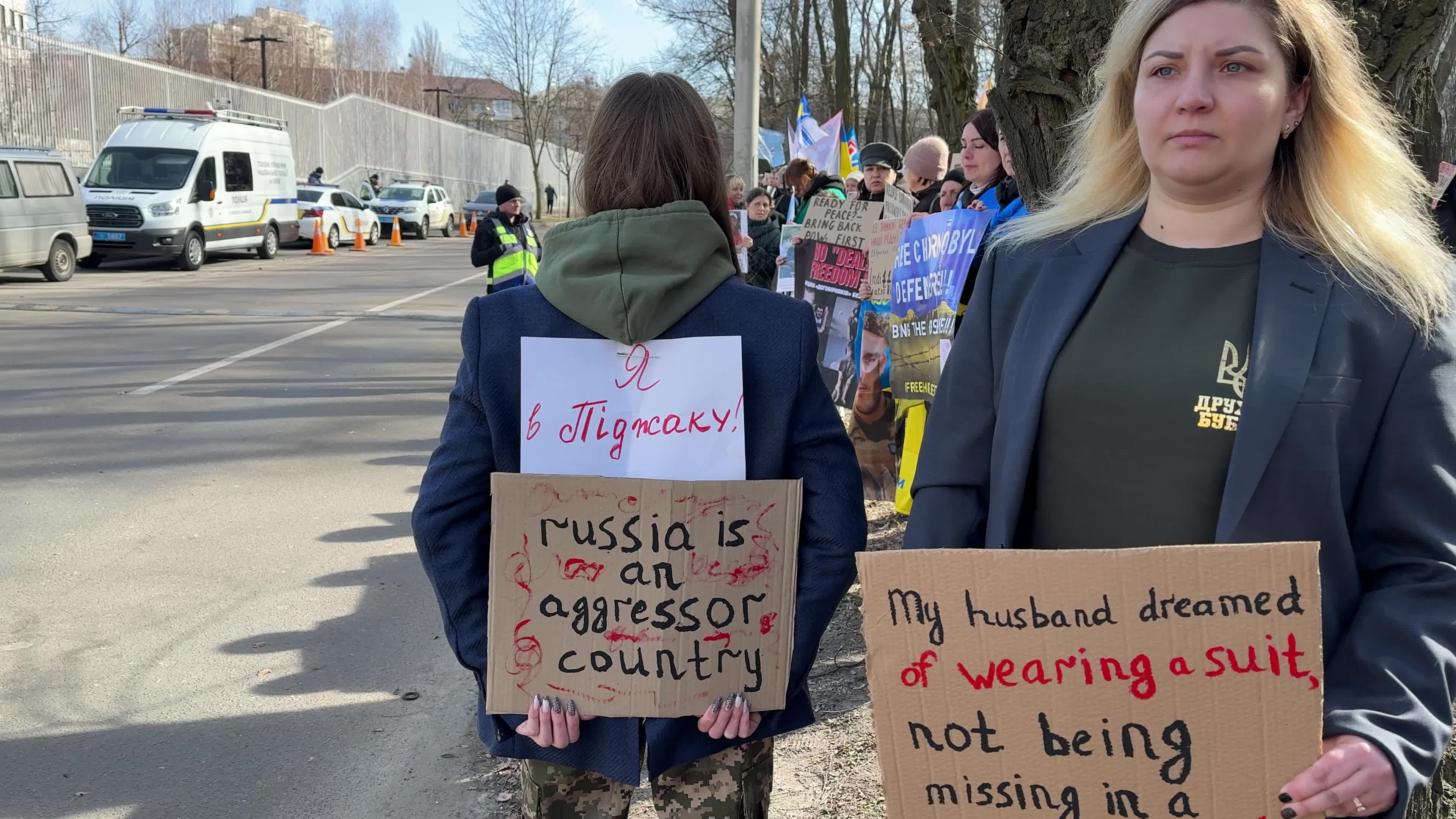 Ukrainians take part in a rally addressed to the US government in front of the U.S. Embassy in Kyiv, Ukraine